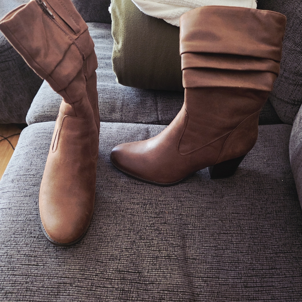 BareTraps Brown Heeled Boots W9.5